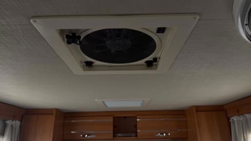 Hymer T 698CL 180pk half integraal 2016