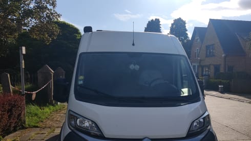 2p Citroën bus uit 2018