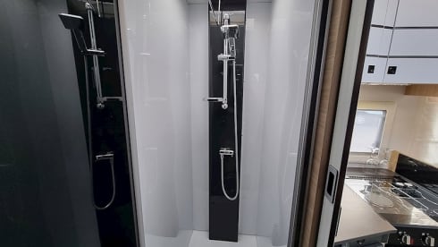 Wanda – New Luxury 2 berth Motorhome