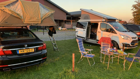 Happy Bimmer Rooftop Tent – Reliable BMW 740d with very large Thule roof tent and complete inventory