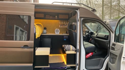 Off-grid VW Crafter: Starlink, XL Bed & Moto-optie