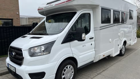 Loft On Wheels 5.0 – Recent automatic camper for 4 people