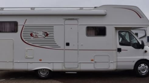 Campie – Complete LMC Liberty with 4 seats and 6 sleeping places