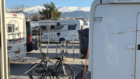 Adria Coral 670 met lengtebedden. Met alles erop en eraan! 