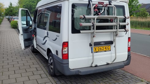 4p Ford campervan uit 2010