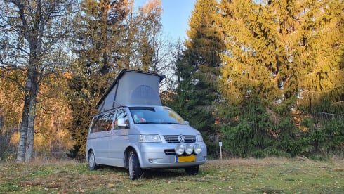 Spaceship – Nice 4p Volkswagen T5 California bus from 2007