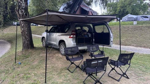 Toyota Landcruiser  – 4p Toyota landcruiser daktent uit 2016