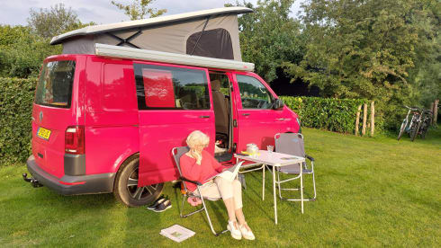 Compact camper van with round seating Volkswagen VW T5 TDI