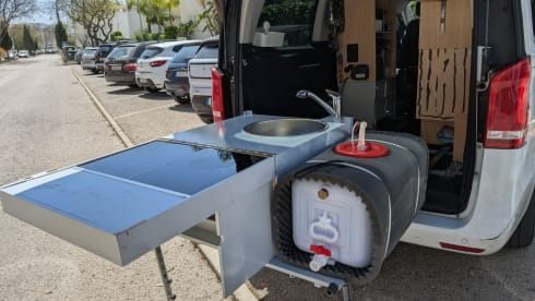 Elektra – 2-person Mercedes-Benz campervan from 2020