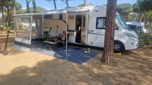 FORSTER 738 EB, 4 persons, garage and scooter included
