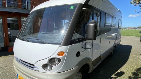 Heerlijke gezinscamper! – 4p Bürstner integrated uit 2007