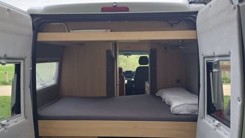 Avanti La Strada – Luxury Bus Camper | 4 sitting/3 sleeping | Kitchen/Toilet/Motorcycle air conditioning/Bicycle carrier