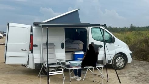 2p Renault campervan uit 2011