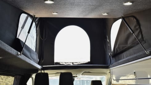 Toyota Vivaro LWB 2021 a 4 posti letto - Nuova conversione