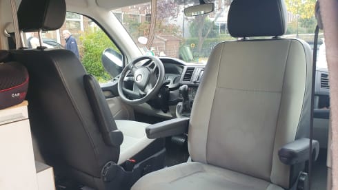 Max – 5p Volkswagen campervan uit 2017