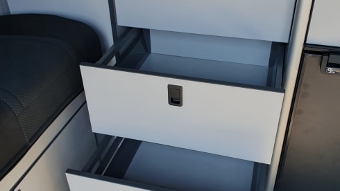 4p Volkswagen campervan uit 2018