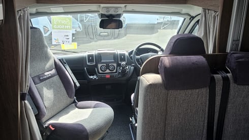 Compass – Stunning 6 berth 6 belt