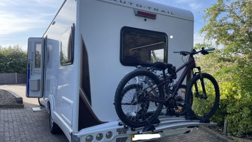 Luxury Motorhome 4-5 berth (2 lounges) lots of fun