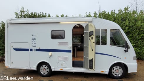 Huisje op wielen – Beautiful spacious integral camper