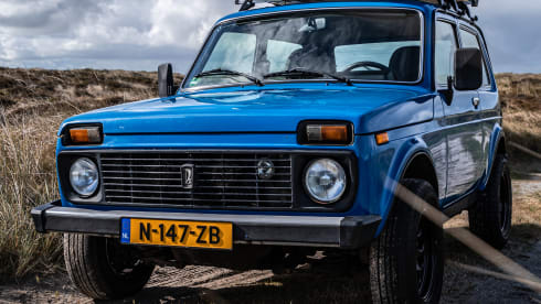 Pjotr – Lada Niva 4x4 met daktent