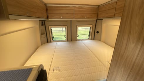 Hymer Grand Canyon mit aufklappbarem Dach für 4 Personen