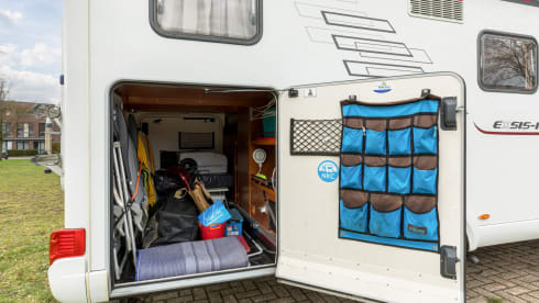 Liedje – Hymer Exsis-i with 2x AIRCO
