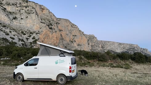 Budgee 🌱⚡️ – 100% electric campervan with solar cooking ☀️ 