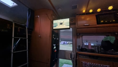 Cozy 4 person camper LMC Fiat Ducato alcove