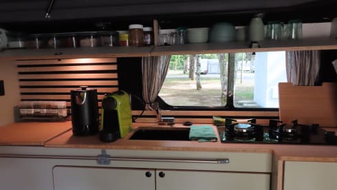 SchaafBus – Cozy campervan with sleeping pop-up roof 
