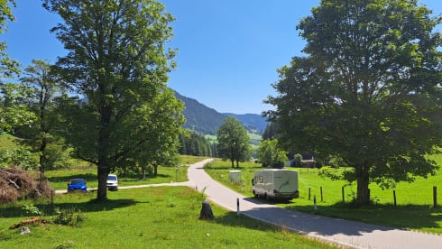 Camper Homer – Spacious integral camper with lots of comfort!