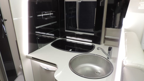 5p Ford semi-integrated uit 2024