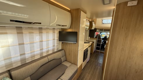 Davina – Luxury 2021 Roller Team 746 - 6 Berth 5 Seatbelts - Adventure Awaits!