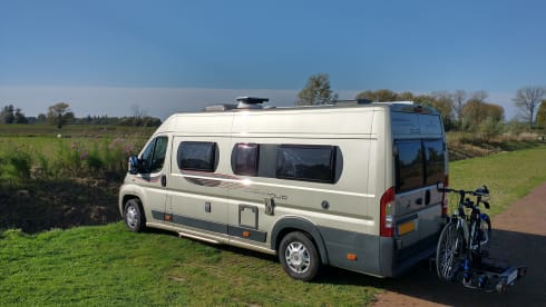 Rolmaatje – Beautiful Roller Team Livingstone bus camper (2.5p) for rent