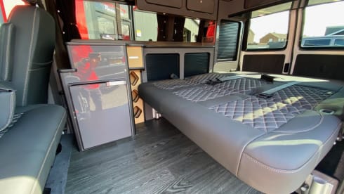 VW Campervan SWB – VW Transporter 6.1 | Camper King Brand New Conversion 