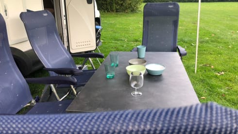 Louis, Camper to Go – Luxurious, spacious and comfortable Mc Louis Glamys 14, air conditioners, bunk beds