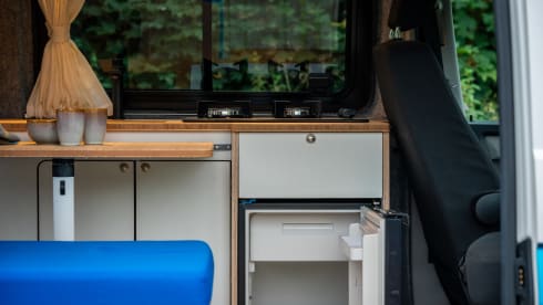 Two-toner  – Bakker Bus camper 2 pers. two-toner / off-grid
