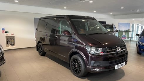 Biscy – 4 berth VW Campervan (Gas stove, 2 double beds, & gated car storage)