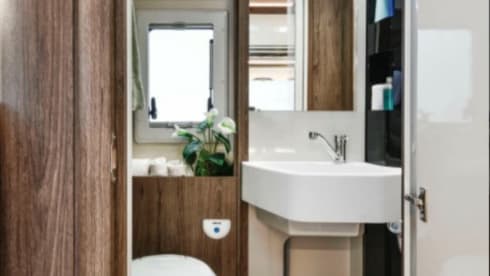 Horizon – 4 berth Roller Team semi-integrated from 2025