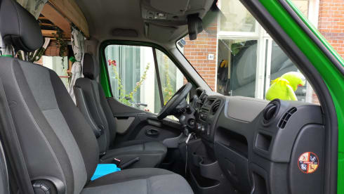 Kermit – On an adventure with our fantastic Kermit the bus camper!