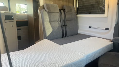 Luxury 6p Mercedes-Benz camper
