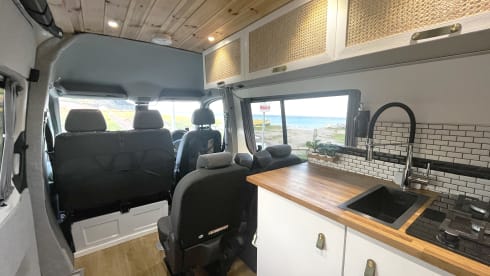 Vanessa – 5 berth Family Van