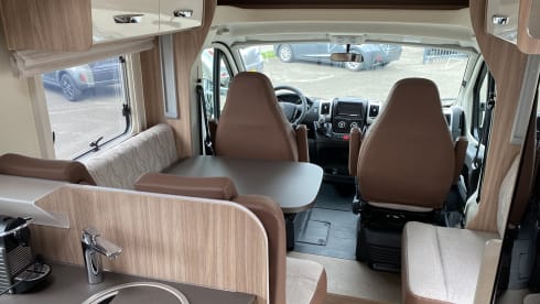Vrijheid 1 – Bürstner T660 Limited French bed + lifting bed 2021