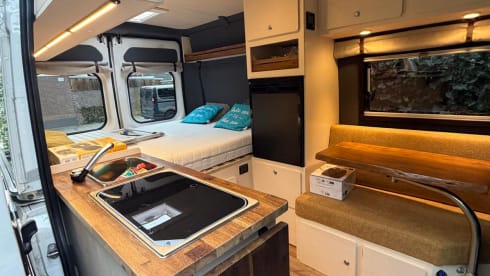 Ragnar – Citroën Jumper, Ihr komfortabler Reisecamper mit geräumigen Querbetten