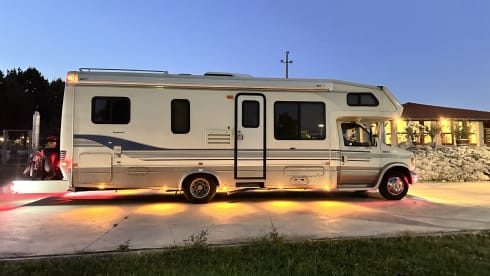 Amerikaanse camper – 6-person Ford E350 7.3L V8 turbo diesel
