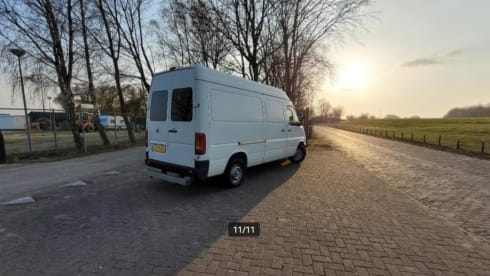 Barry – 2p Volkswagen campervan from 2006