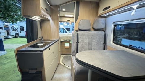 Van Voyage – Gloednieuwe Possl 2Win R met hefdak(2026) compacte luxe met grote badkamer