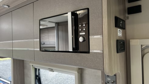 GO-VORNY – 6 berth Peugeot semi-integrated from 2021 free WI-FI 
