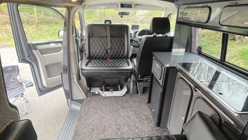 Christian Grey – Family Friendly T6 Camper, for 2-5 people "have a read on"