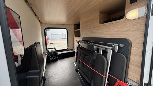 T67s2 – SunLight T67s 4-person (with roof air conditioning!)