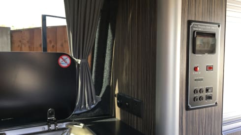 Dougie – Beautiful converted VW T5.1 Transporter 4 berth